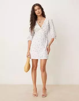 Гламурное мини-платье Wrap в бело-голубо-розовых тонах Glamorous