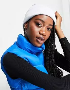 Голубая шапка с напуском Levi's в тон с логотипом в виде крыла летучей мыши