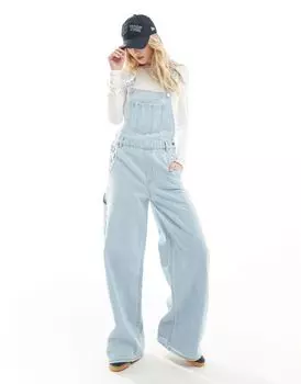 Голубой джинсовый комбинезон Stradivarius