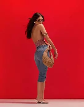 Голубые джинсы-капри средней потертости ASOS DESIGN