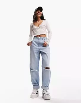 Голубые свободные джинсы Mom с рваными коленями ASOS DESIGN