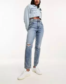 Голубые узкие джинсы Mom с рваными краями ASOS DESIGN