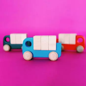 Грузовик с блоками Bajo