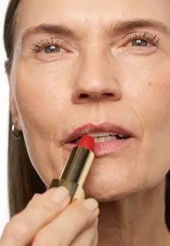 Губная помада Pure Color Matte Lipstick ESTE LAUDER, цвет thrill me