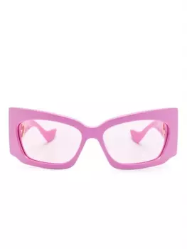 Gucci Eyewear солнцезащитные очки в геометричной оправе, розовый