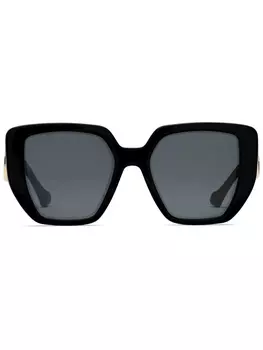 Gucci Eyewear солнцезащитные очки в массивной оправе с декором Double G, серый
