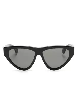 Gucci Eyewear солнцезащитные очки в оправе 'кошачий глаз' с логотипом, черный