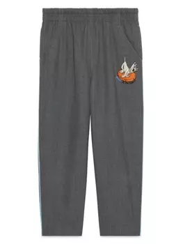 Gucci Kids брюки прямого кроя с нашивкой, серый