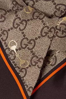 GUCCI Шарф из шелкового твила с металлизированным принтом, коричневый