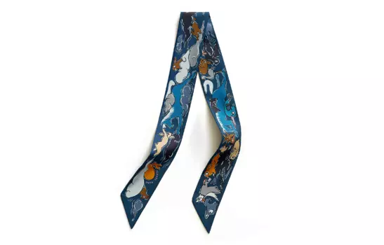 HERMES Шелковый шарф унисекс синего цвета