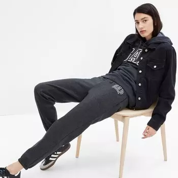 Хлопковые джоггеры с вышитым логотипом Gap, серый