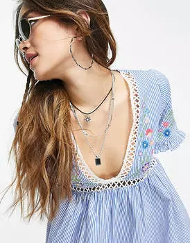Хлопковый сарафан в синюю полоску с вышивкой ASOS DESIGN