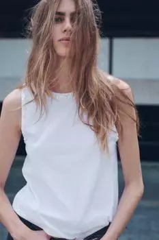 Хлопковый топ с искусственным жемчугом ZARA, белый