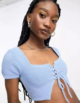 Хлопковый трикотажный укороченный топ с открытыми плечами и вырезом-капляйкой синего цвета Cotton:On