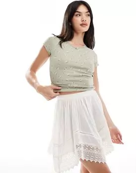 Хлопок: кремово-белая футболка On Annabelle Rosette с v-образным вырезом Cotton:On