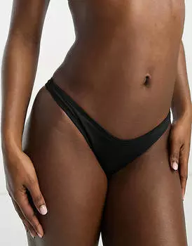 Хлопок: На высоких бразильских плавках бикини черного цвета.