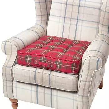 HOMESCAPES Подушка для сиденья Tartan красно-зеленая, 50 x 50 см - подушка для кресла с хлопковым чехлом, серый