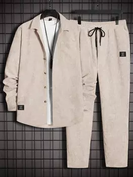 Homme Свободная мужская тканая повседневная рубашка с длинными рукавами и брюками с нашивками и буквами, комплект из 2 предметов Manfinity, абрикосовый