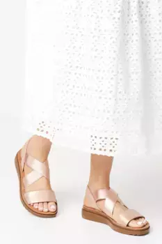 Хорошо для подошвы: широкие сандалии Ana Comfort с перекрестными ремешками Dorothy Perkins, розовое золото