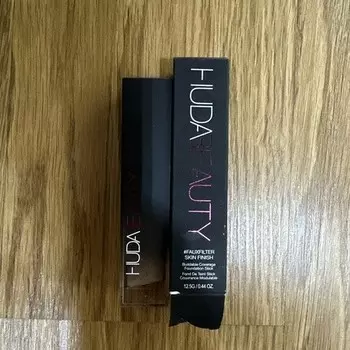 HUDA BEAUTY Fauxfilter Skin Finish Foundation Stick 220N Custard Authentic
