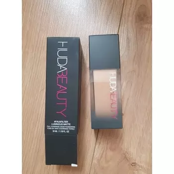 Huda Beauty Fauxfilter Светящаяся матовая жидкая тональная основа с полным покрытием Чай