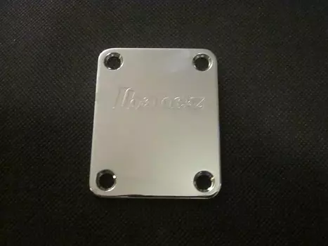 Ibanez Neck Plate Chrome с винтами (новая старая ложа с некоторыми дефектами, зазубринами и царапинами)