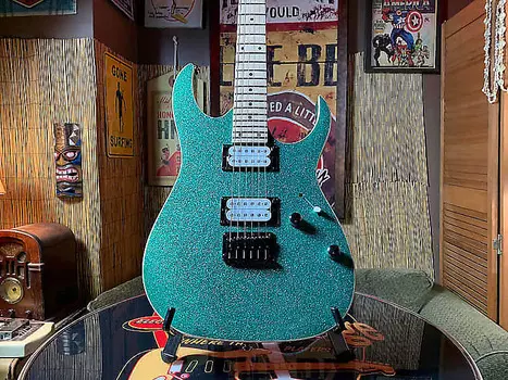 Ibanez RG421 в бирюзовом блеске RG421 in Turquoise Sparkle
