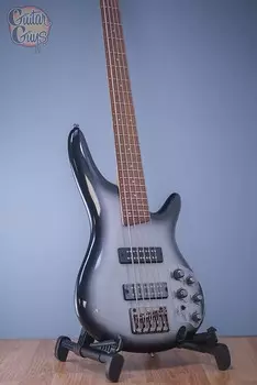 Ibanez SR305E Солнечные лучи металлического серебристого цвета