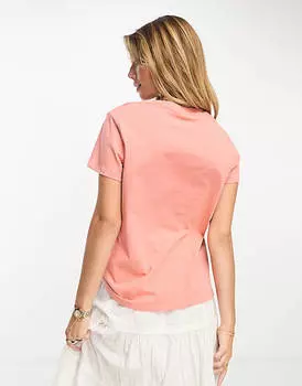 Идеальная розовая футболка Levi's с университетским логотипом