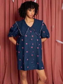 Идеально сочетается с джинсовым мини-платьем с вышитыми сердечками Sister Jane, темно-синий