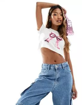 In The Style — белая укороченная футболка с короткими рукавами и принтованным бантом