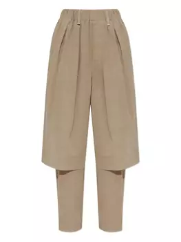 Issey Miyake брюки строгого кроя со складками, нейтральный