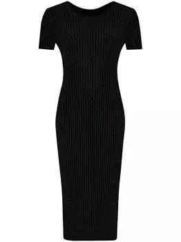Issey Miyake платье миди из сирсакера с короткими рукавами, черный