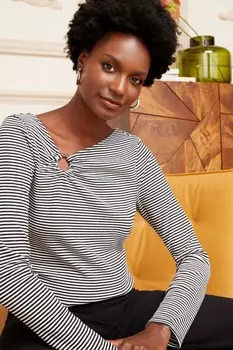 Из трикотажа в рубчик с длинными рукавами и асимметричным вырезом с декоративными кольцами Love & Roses, черный