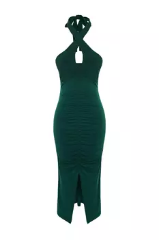 Изумрудно-зеленое трикотажное платье миди с драпировкой и вырезом через шею Trendyol, зеленый