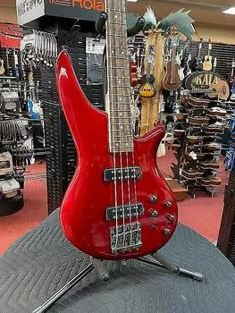 Jackson JS Series Spectra Bass JS3, накладка на гриф Laurel, красный металлик JS Series Spectra Bass JS3, Laurel Fingerboard, Metallic Red