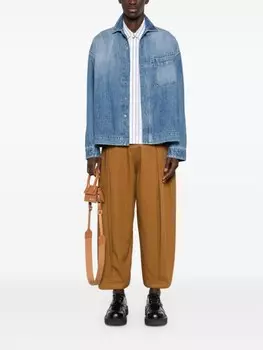 Jacquemus джинсовая рубашка La chemise с вышитым логотипом, синий