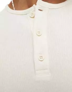 Экрю-футболка на пуговицах в рубчик ASOS
