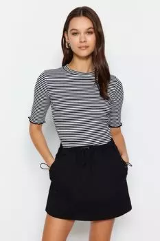 Эластичная трикотажная блузка с круглым вырезом в черно-белую полоску Trendyol, разноцветный