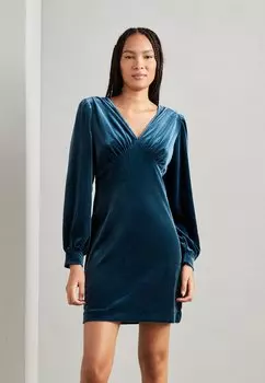 Элегантное платье V DRESS b.young, отражающий пруд