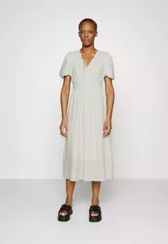 Элегантное платье YAS