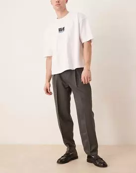 Элегантные зауженные брюки свободного кроя ASOS DESIGN с массивными шлевками для ремня в темно-сером цвете со складкой спереди