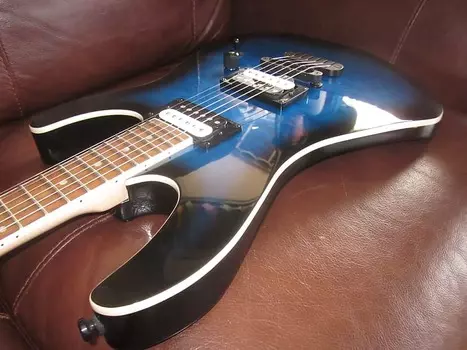 Электрогитара Dean MDX Quilt Maple Electric Guitar MDX QM TBB - Trans Blue Burst