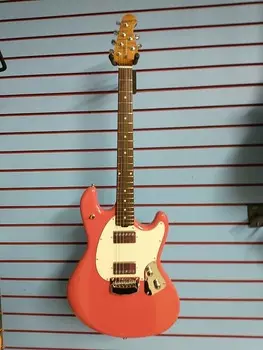 Электрогитара Ernie Ball Music Man Stingray Guitar W/Case