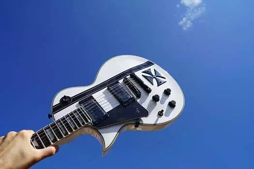 Электрогитара ESP LTD Iron Cross James Hetfield Snow White Left Handed 6-String Electric Guitar w/ Case