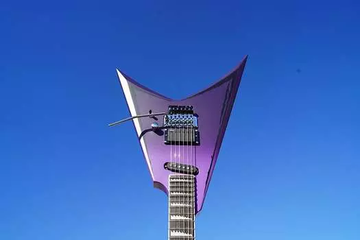 Электрогитара ESP LTD SIGNATURE SERIES Alexi Ripped Purple Fade Satin w/ Ripped Pinstripes 6-String w/ Case