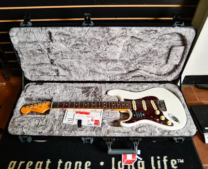Электрогитара Fender American Ultra Stratocaster Left-Handed LH RW 2021 Arctic Pearl APL US210072828 7lb 15.9 oz