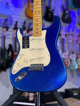 Электрогитара Fender American Ultra Stratocaster Left-handed - Cobra Blue with Maple Fingerboard