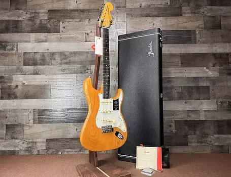 Электрогитара Fender American Vintage II 1973 Stratocaster - Aged Natural Fender American Vintage II 1973 Stratocaster Electric Guitar - Aged Natural