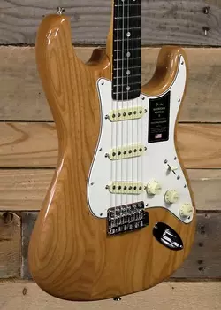 Электрогитара Fender American Vintage II 1973 Stratocaster, состаренная, натуральная, с футляром Fender American II Stratocaster Electric Guitar w/ Case